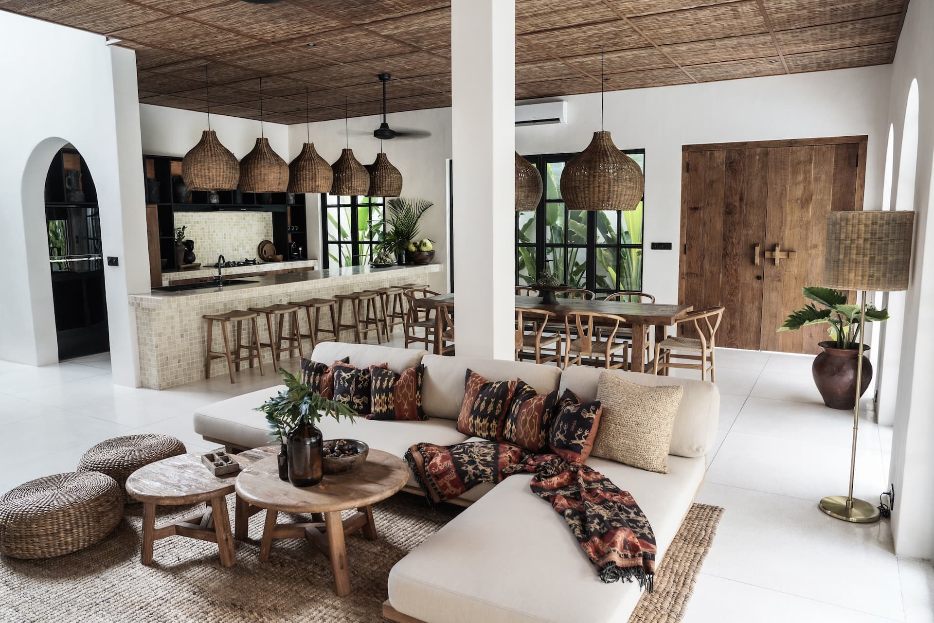 Villa Almaz: Brand New Tropical 3BR In Seminyak — photo 3